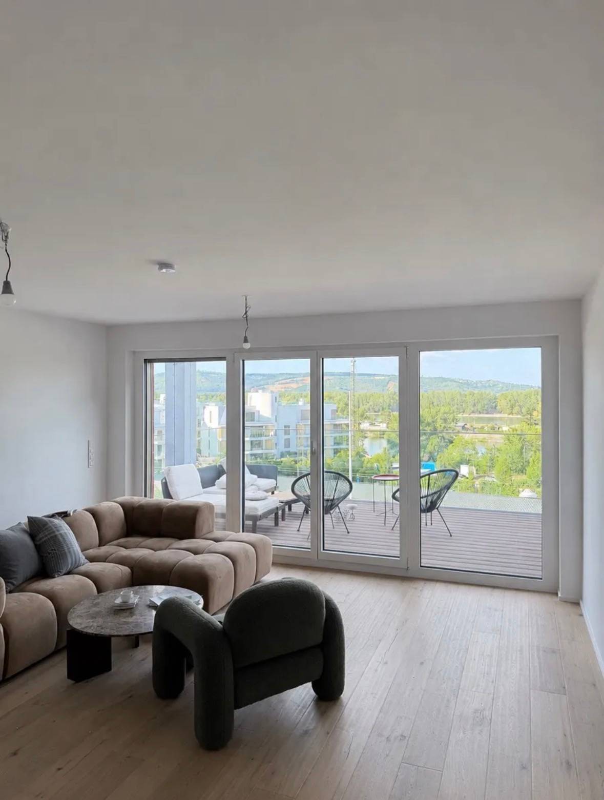 Bright new build Wohnung with large terrace and Danube view
