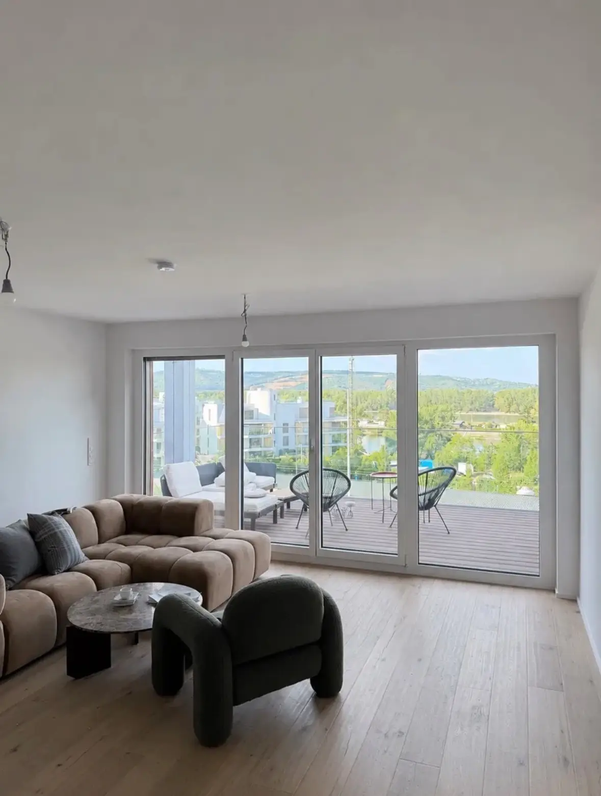 Bright new build Wohnung with large terrace and Danube view