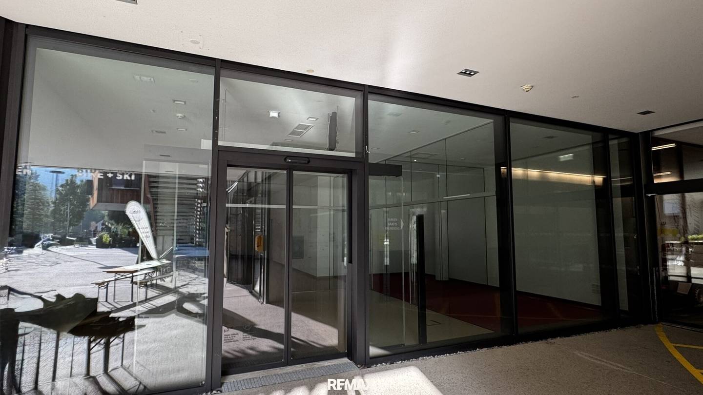 Top commercial premises 138 m² in Kaltenbach with air conditioning, garage and flexible rooms - your new location!