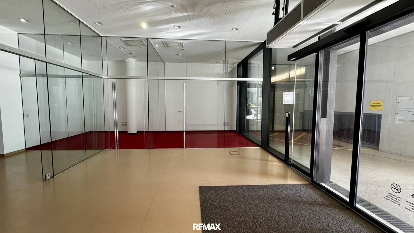 Top commercial premises 138 m² in Kaltenbach with air conditioning, garage and flexible rooms - your new location!