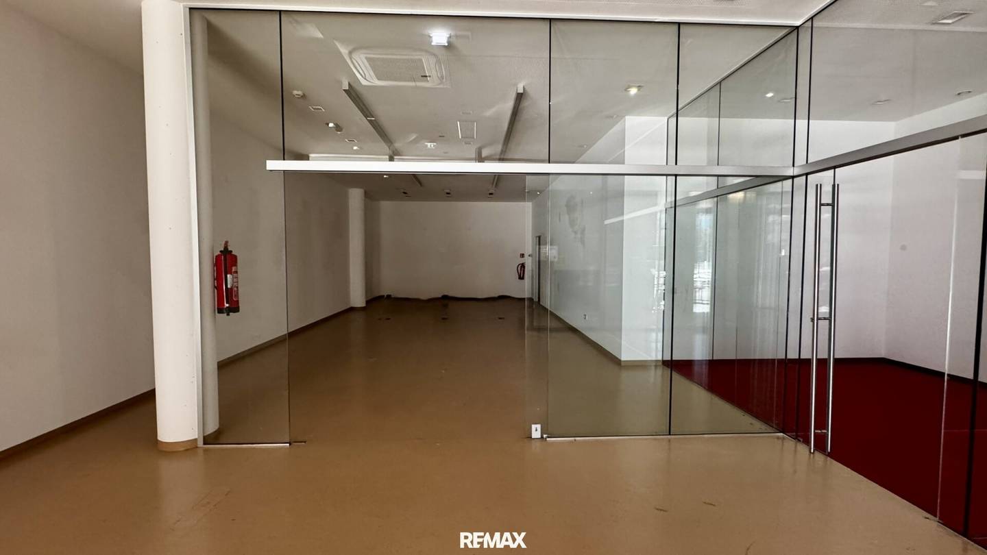 Top commercial premises 138 m² in Kaltenbach with air conditioning, garage and flexible rooms - your new location!