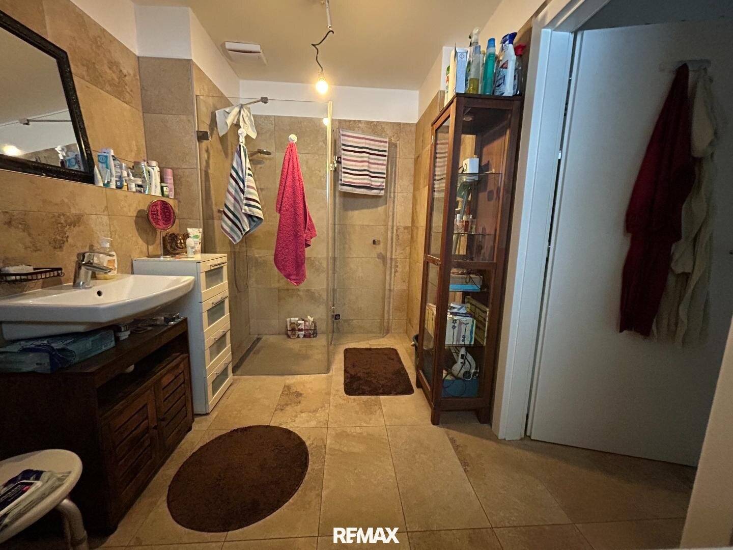 2 Zimmer Wohnung, modern mit Balkon und Stellplatz