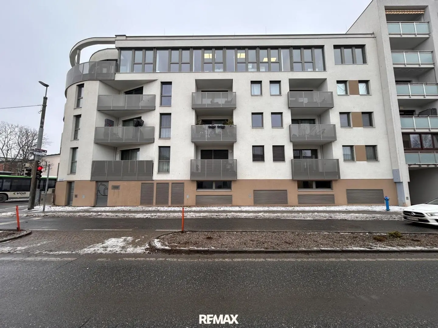 Central location, close to commuter train Attractive apartment