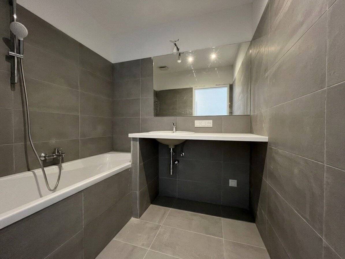 Cozy 2-room first occupancy directly at Längenfeldgasse subway station with cooling