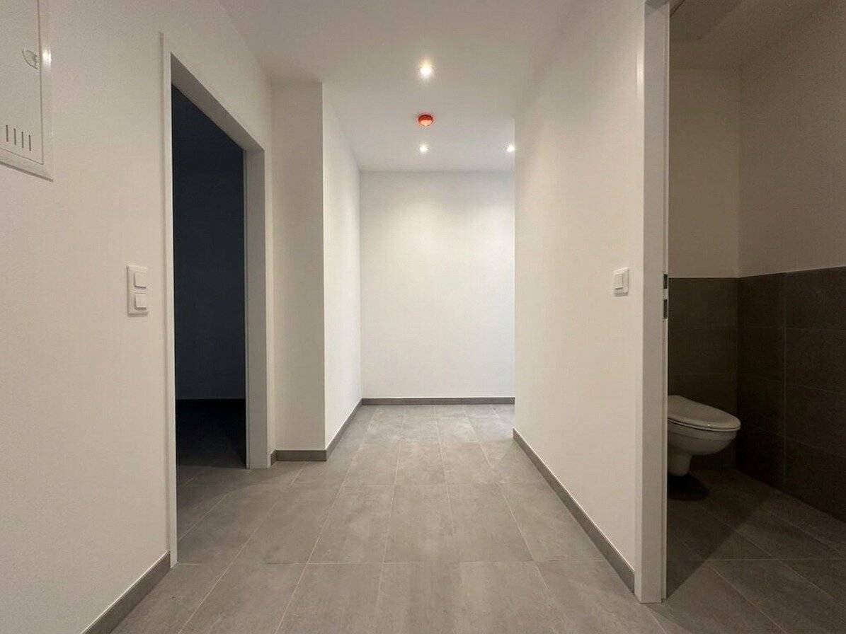 Cozy 2-room first occupancy directly at Längenfeldgasse subway station with cooling