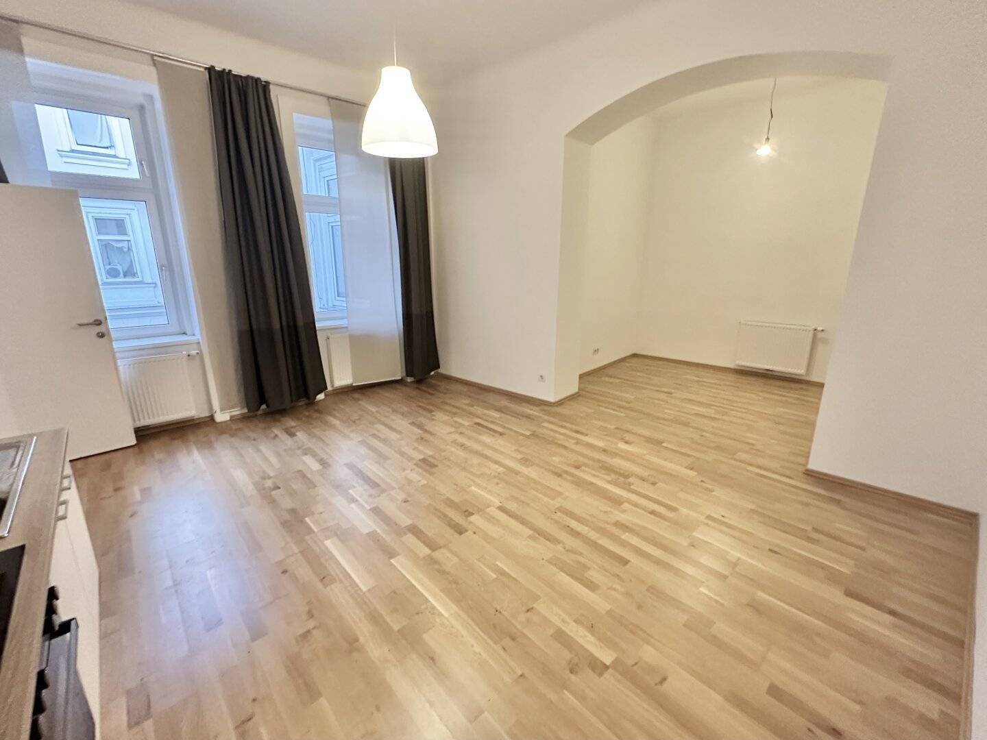 Unlimited bright period building apartment with very good floor plan near Urania