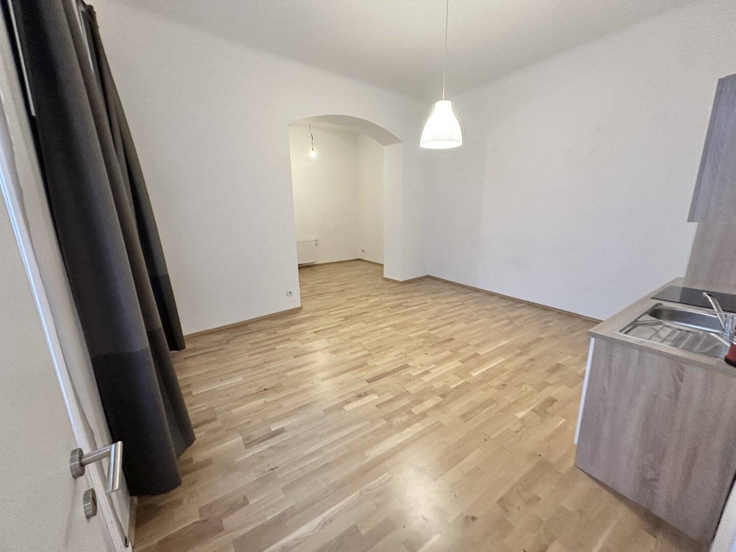 Unlimited bright period building apartment with very good floor plan near Urania
