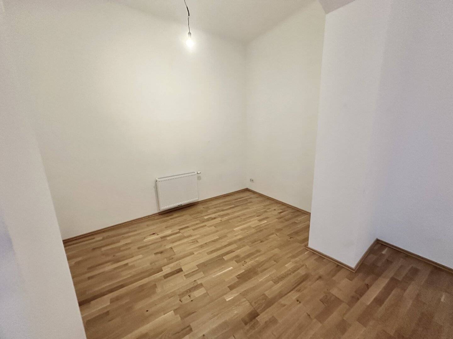 Unlimited bright period building apartment with very good floor plan near Urania