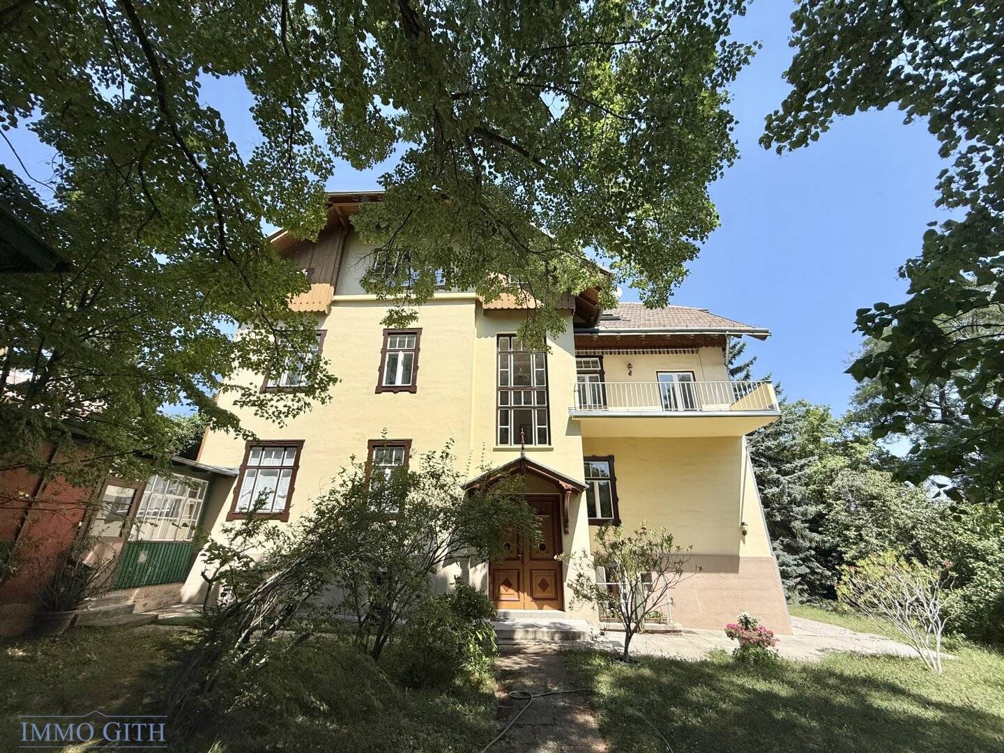 STYLISH FIRST OCCUPANCY AFTER RENOVATION – 3-ROOM PERIOD APARTMENT WITH TILED STOVES &amp; HERRINGBONE PARQUET IN A MANSION IN PERCHTOLDSDORF FOR RENT!