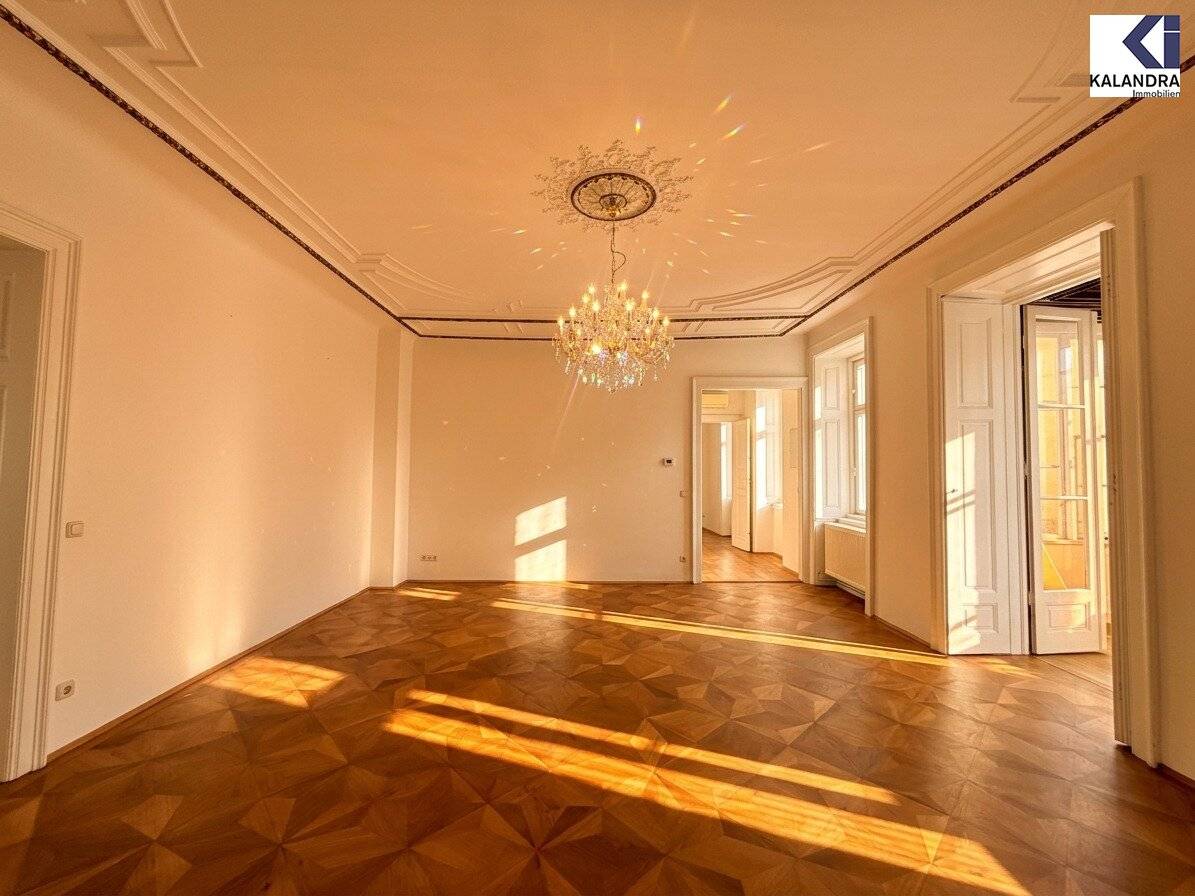 360 TOUR // FULLY RENOVATED OLD BUILDING FLOOR