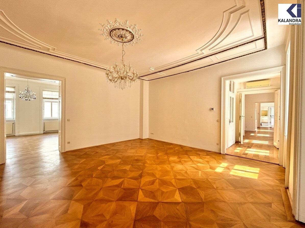 360 TOUR // FULLY RENOVATED OLD BUILDING FLOOR