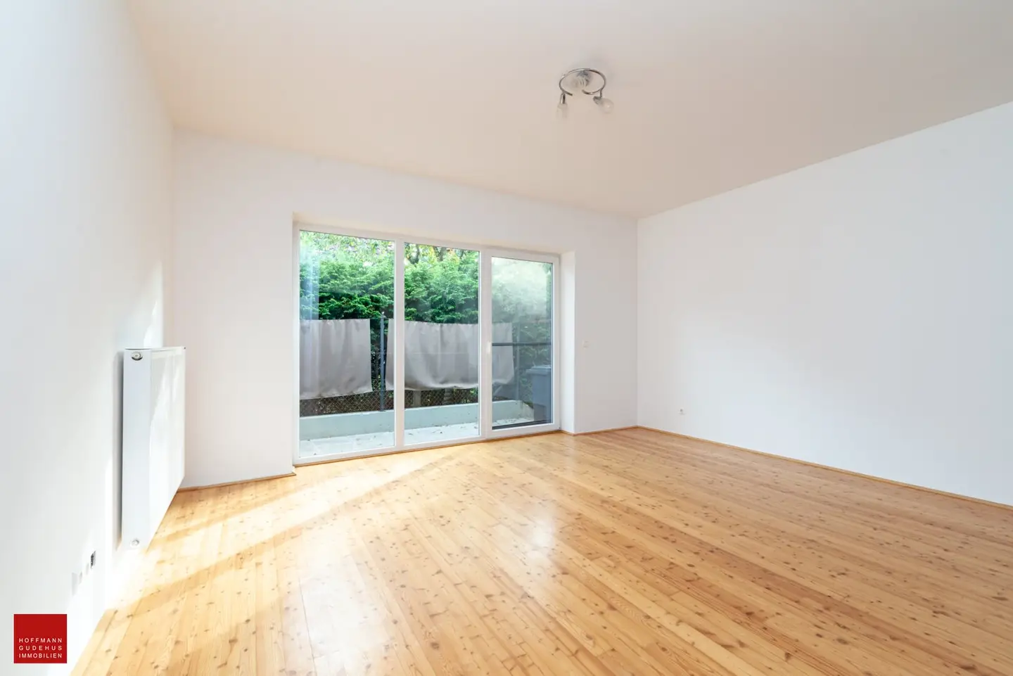 2-ZIMMER-WOHNUNG MIT TERRASSE