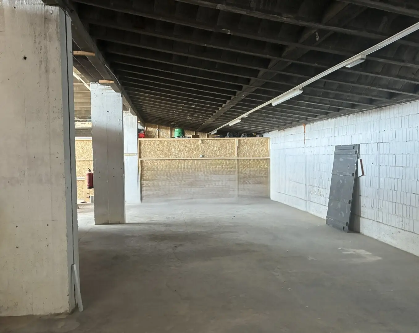 Lagerfläche ab 65 m² bis 270m² in Innsbruck/ Rossau, E-Ladestation, Top Lage, nur € 9,5/ m² zzgl. Mwst.