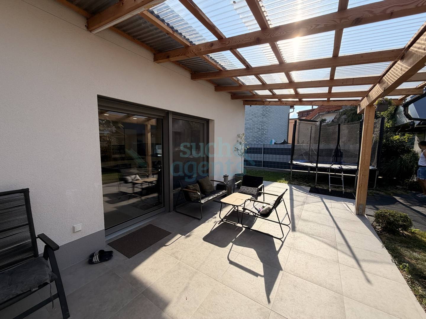 Neuwertige barrierefreie Erdgeschosswohnung mit großem Garten