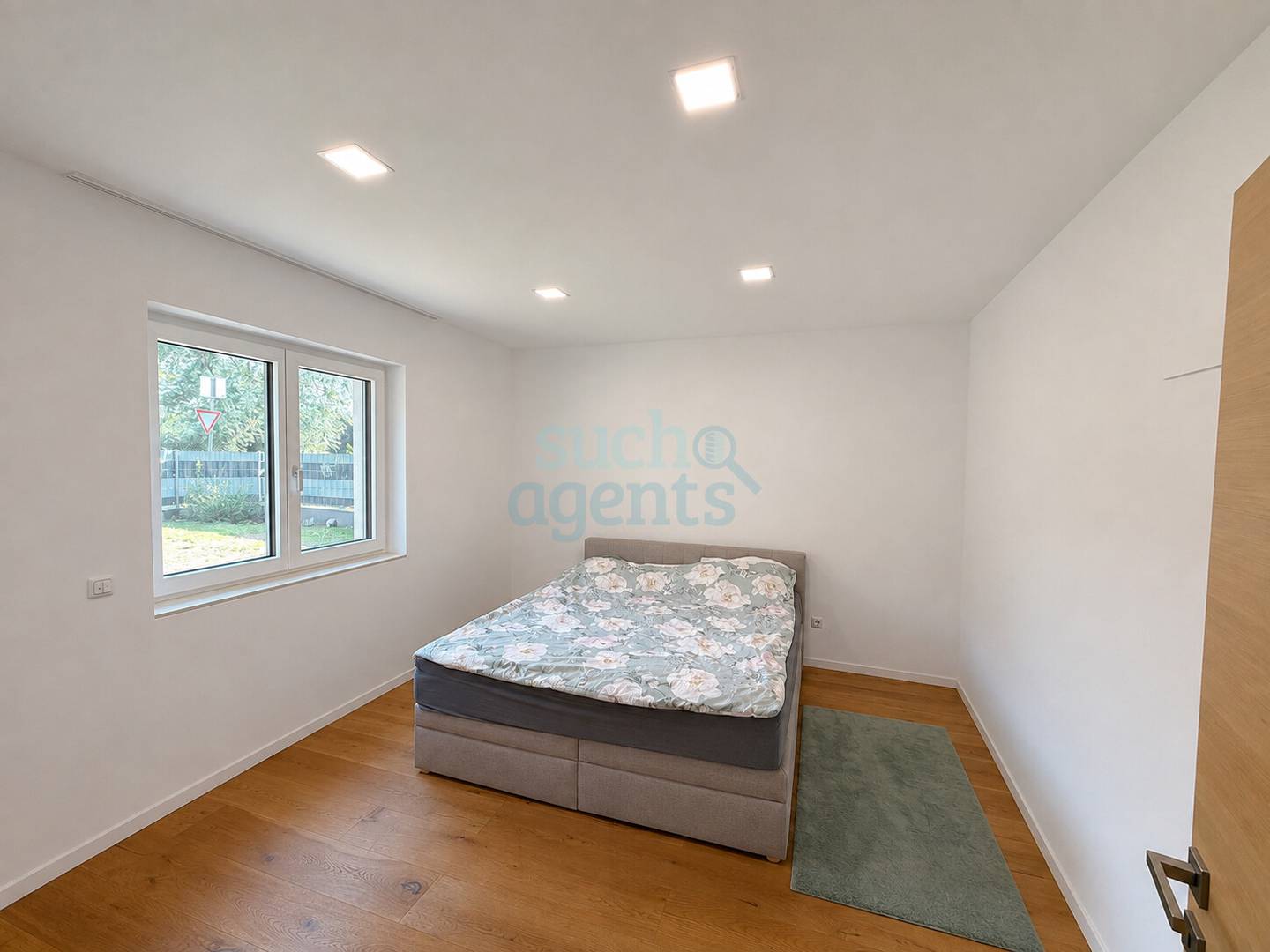 Modern accessible ground floor apartment with large garden