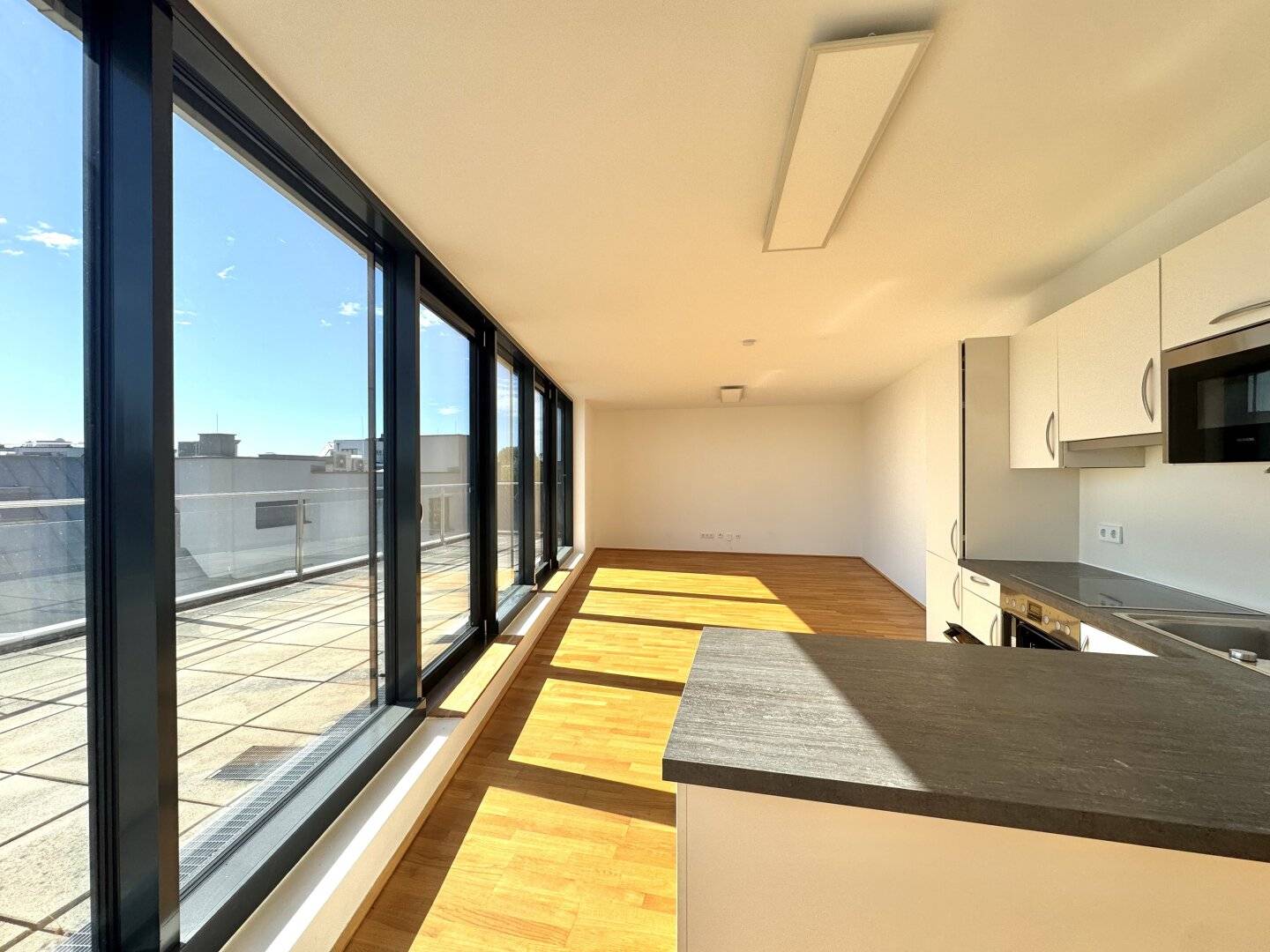 Terrace dream between Donauzentrum and Alter Donau - 3-room incl. air conditioning and fitted kitchen -
