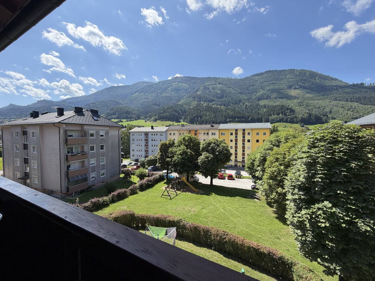 Sunny 2-room apartment in a quiet location available immediately