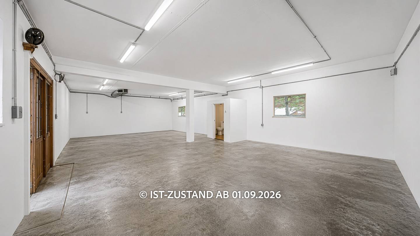 Central storage hall with three parking spaces Apartment