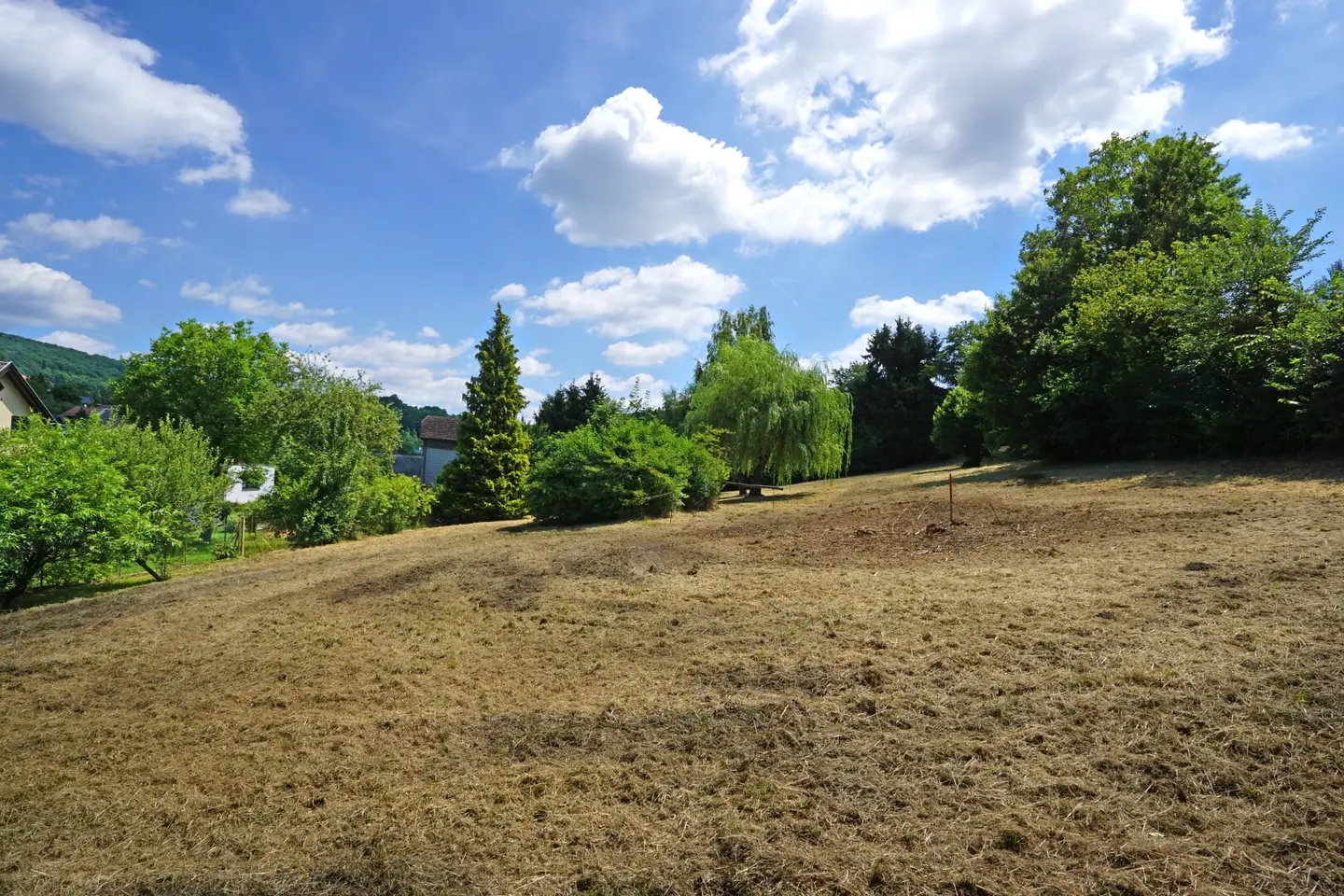 Building plot in a central quiet location in Pressbaum, development charges already paid