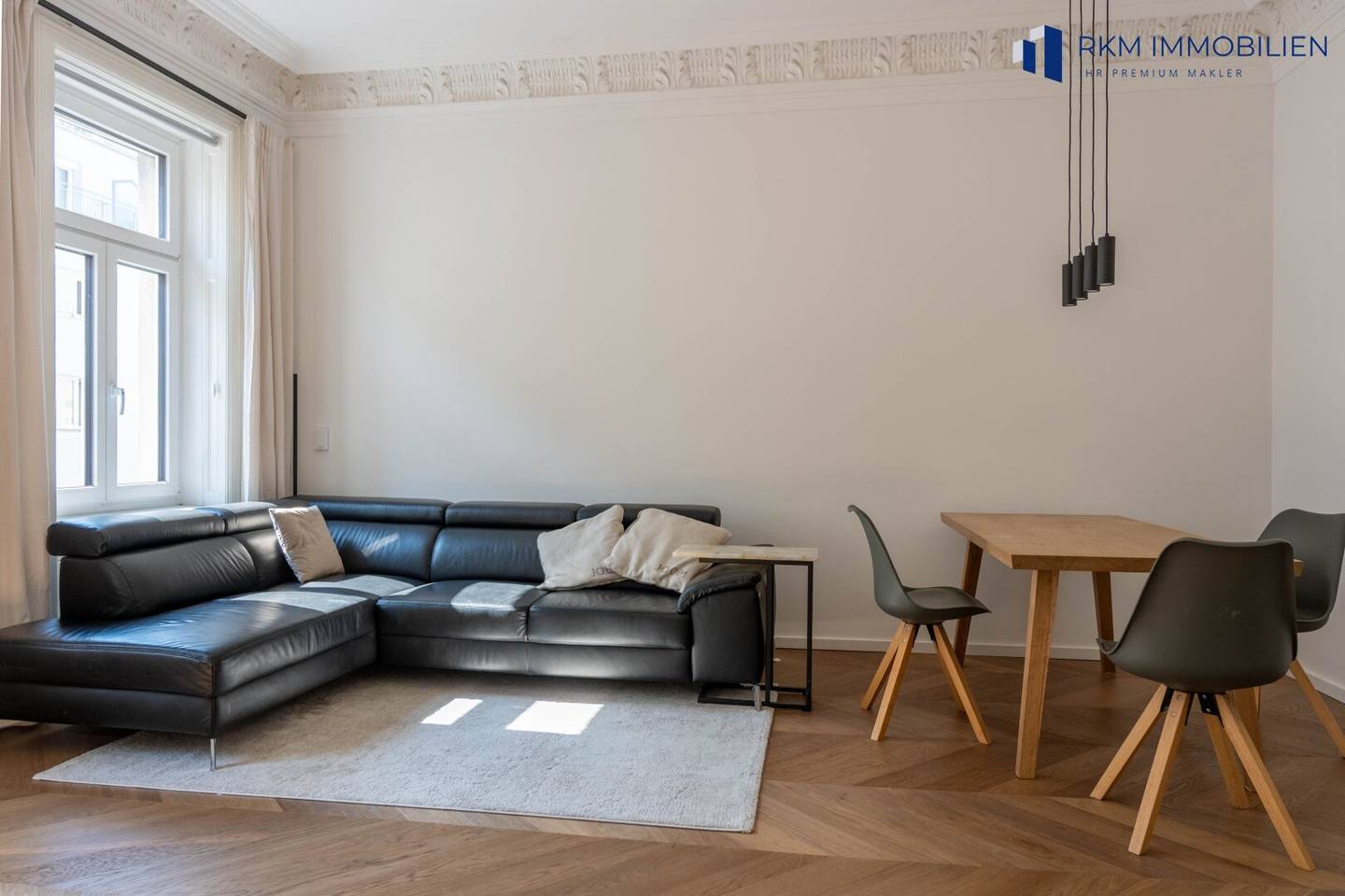 Completely renovated 3-room period apartment with elevator – Move in and feel at home!