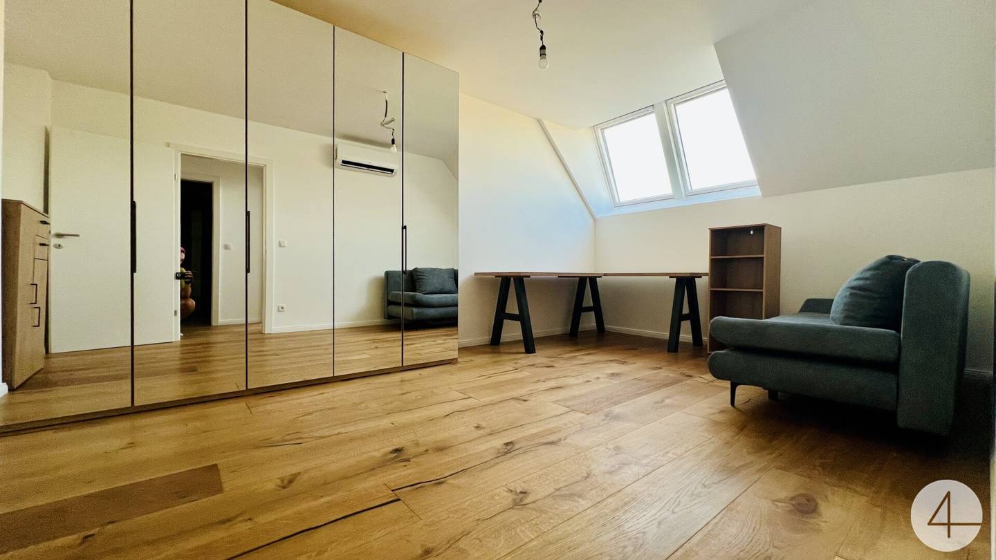 First occupancy · U6 within walking distance · 3-room attic apartment · partly furnished · terrace with city and distant view · air conditioning