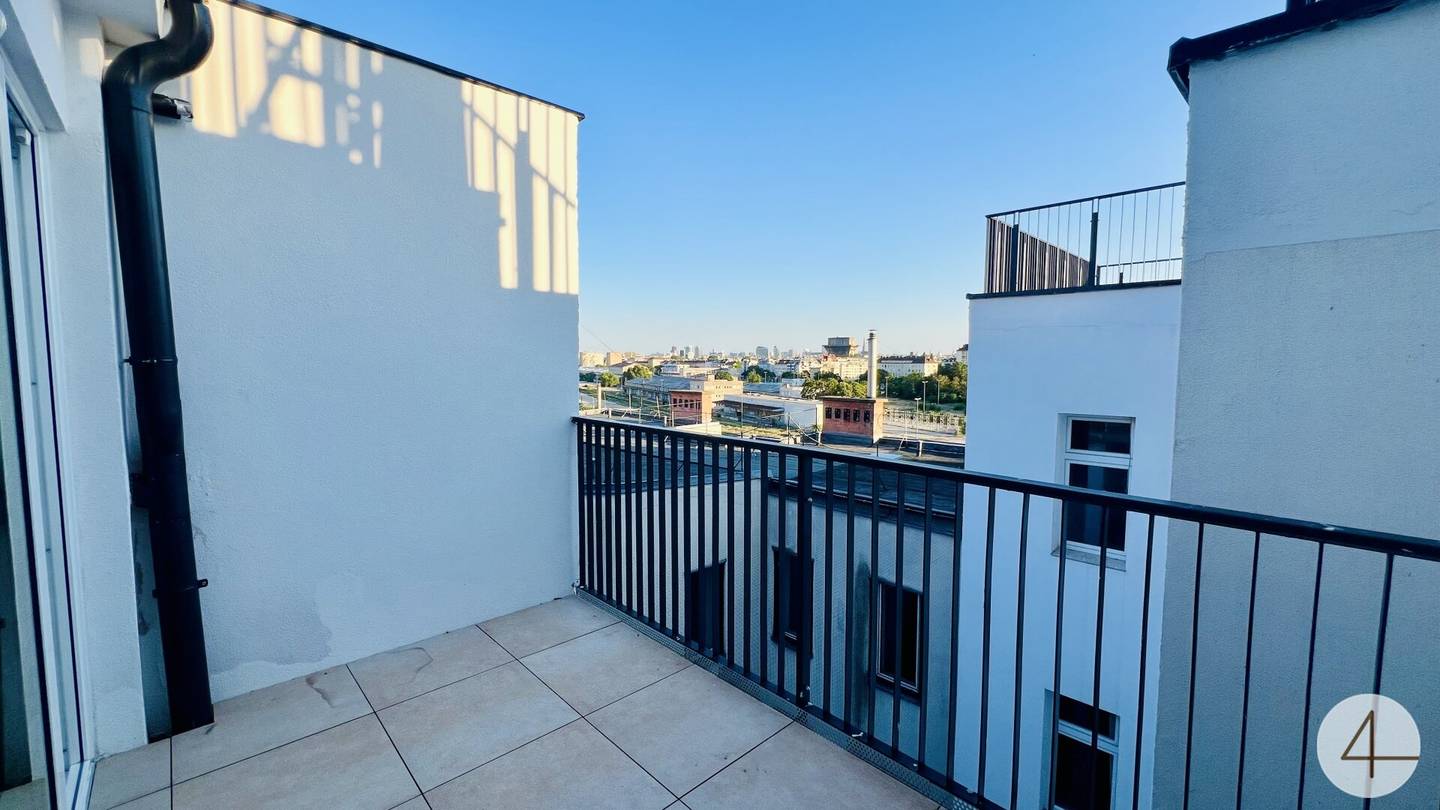 First occupancy · U6 within walking distance · 3-room attic apartment · partly furnished · terrace with city and distant view · air conditioning