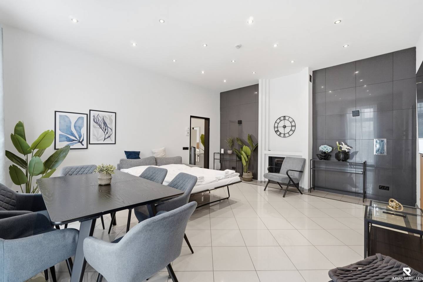 Rare Opportunity: Huge Terrace on 1st Floor - Great 3-Room Apartment in Meidling