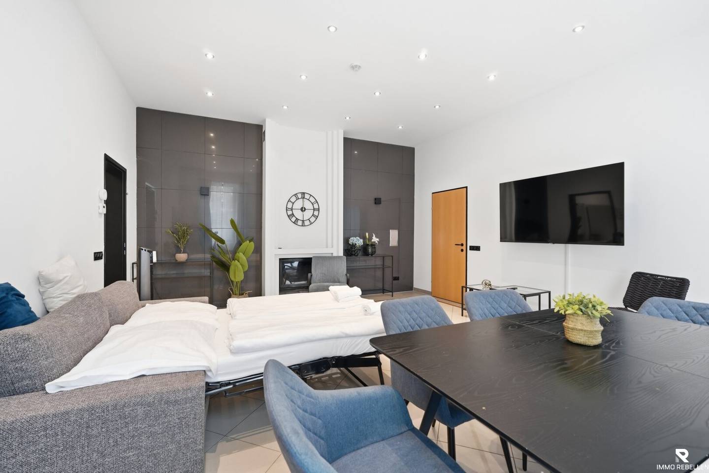 Rare Opportunity: Huge Terrace on 1st Floor - Great 3-Room Apartment in Meidling