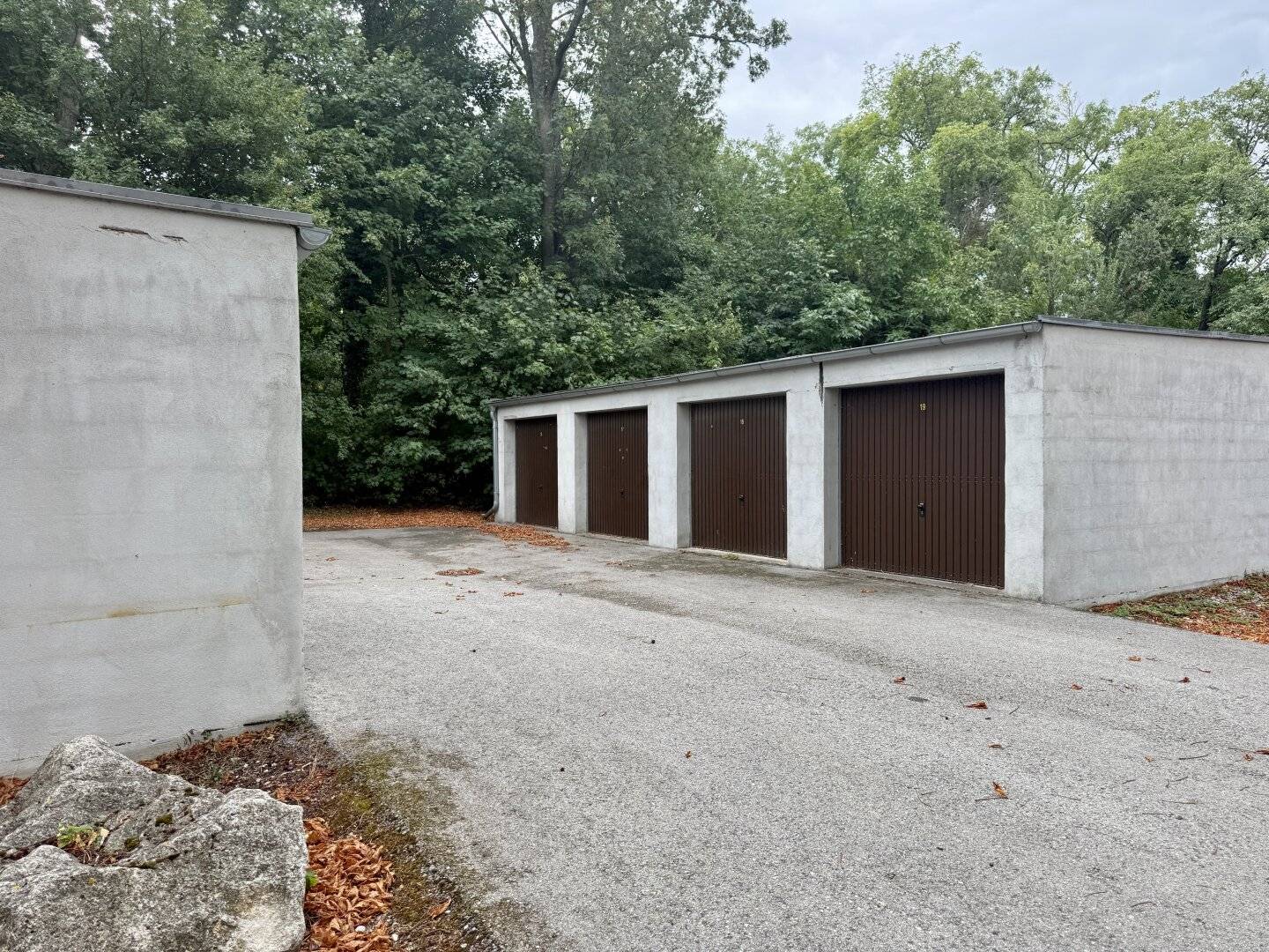 Garage with electricity meter in 2602 Blumau-Neurißhof