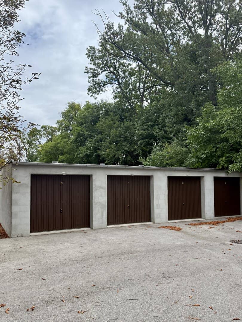 Garage with electricity meter in 2602 Blumau-Neurißhof