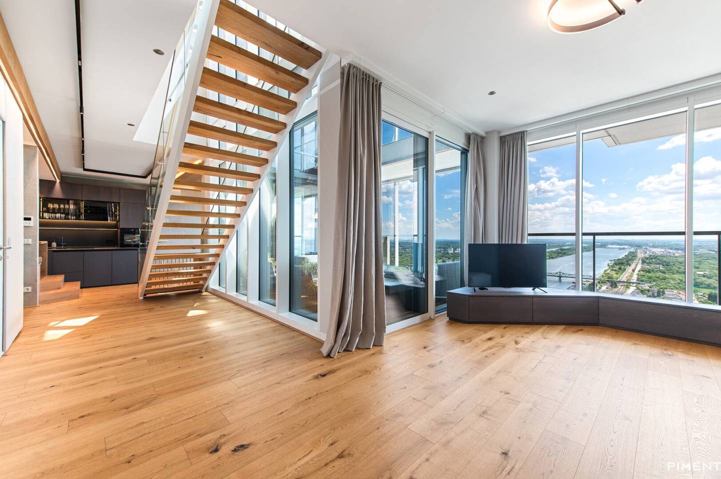 Exclusive Penthouse in Marina Tower with Danube Panorama