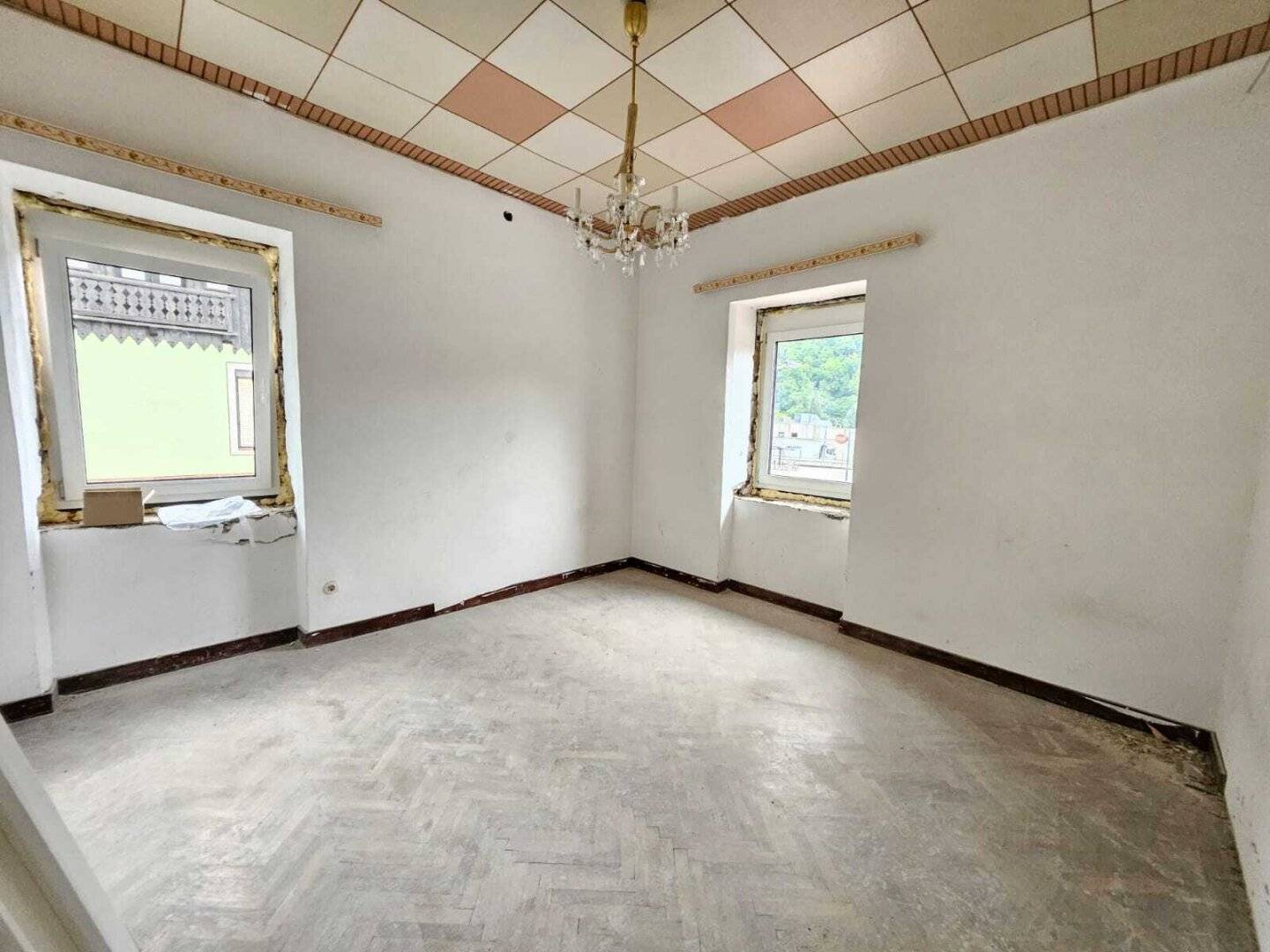 *** EIGENTUM * ZENTRALE LAGE * RENOVIERUNGSBEDÜRFTIG ***