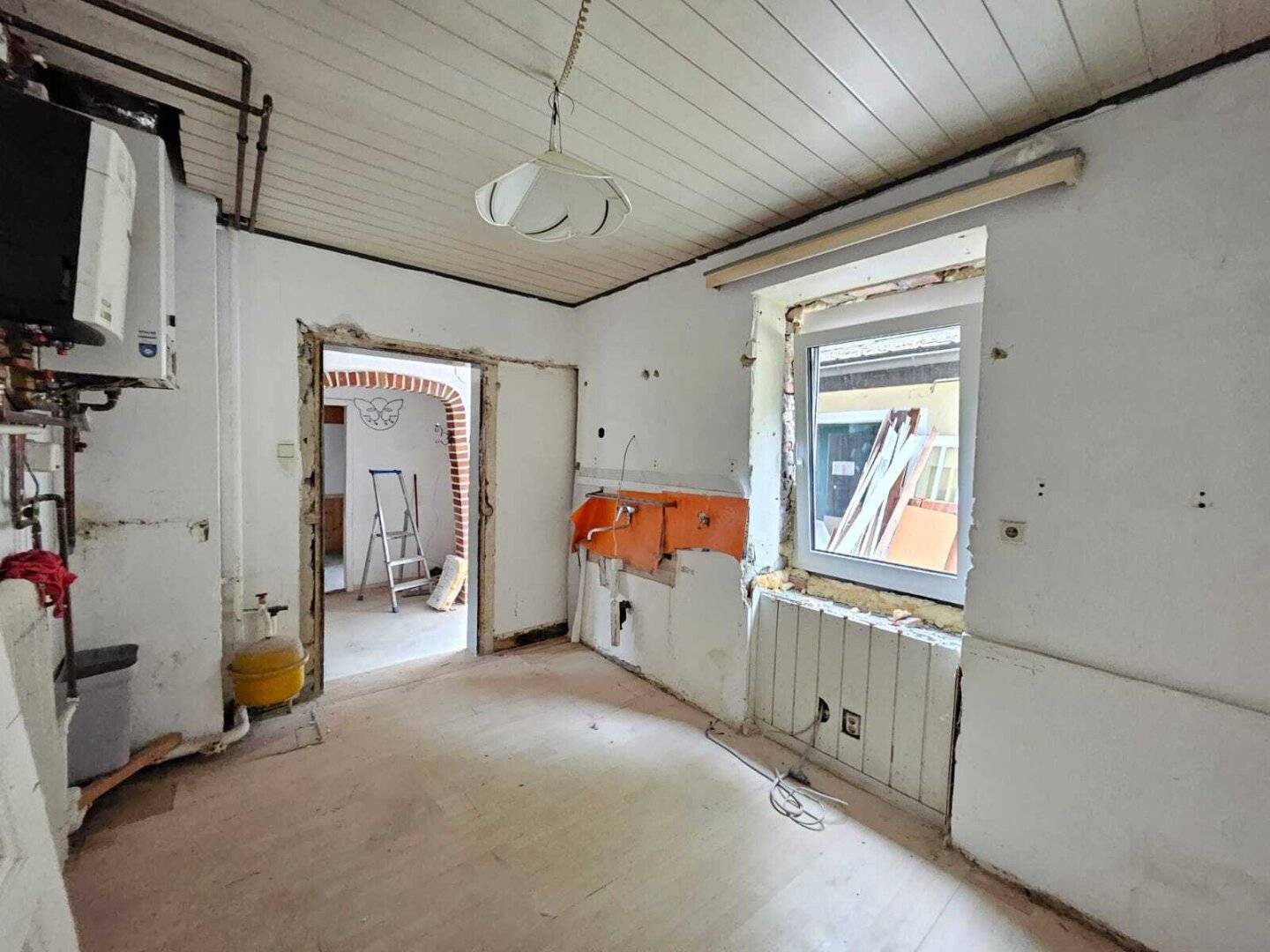 *** EIGENTUM * ZENTRALE LAGE * RENOVIERUNGSBEDÜRFTIG ***