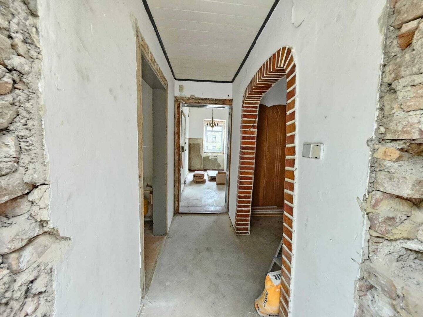 *** EIGENTUM * ZENTRALE LAGE * RENOVIERUNGSBEDÜRFTIG ***