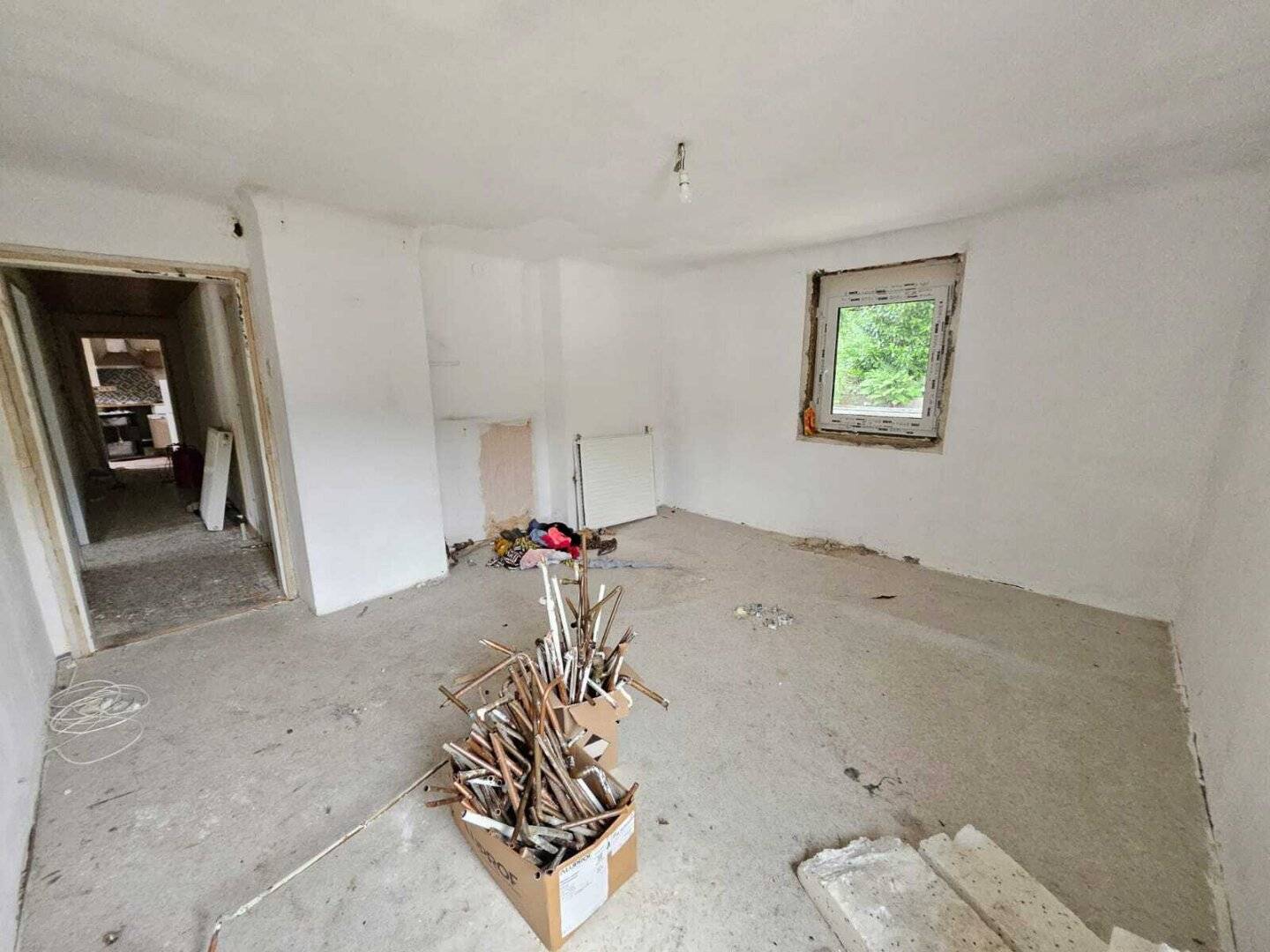 *** ZENTRAL GELEGENE WOHNUNG *** BHF VOR DER TÜR ***