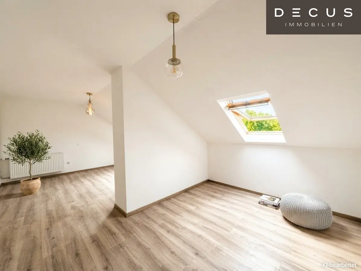 Charming Attic Apartment | Bright and Central | 4th Floor | Ideal for Singles and Students | Prime Location | Near University