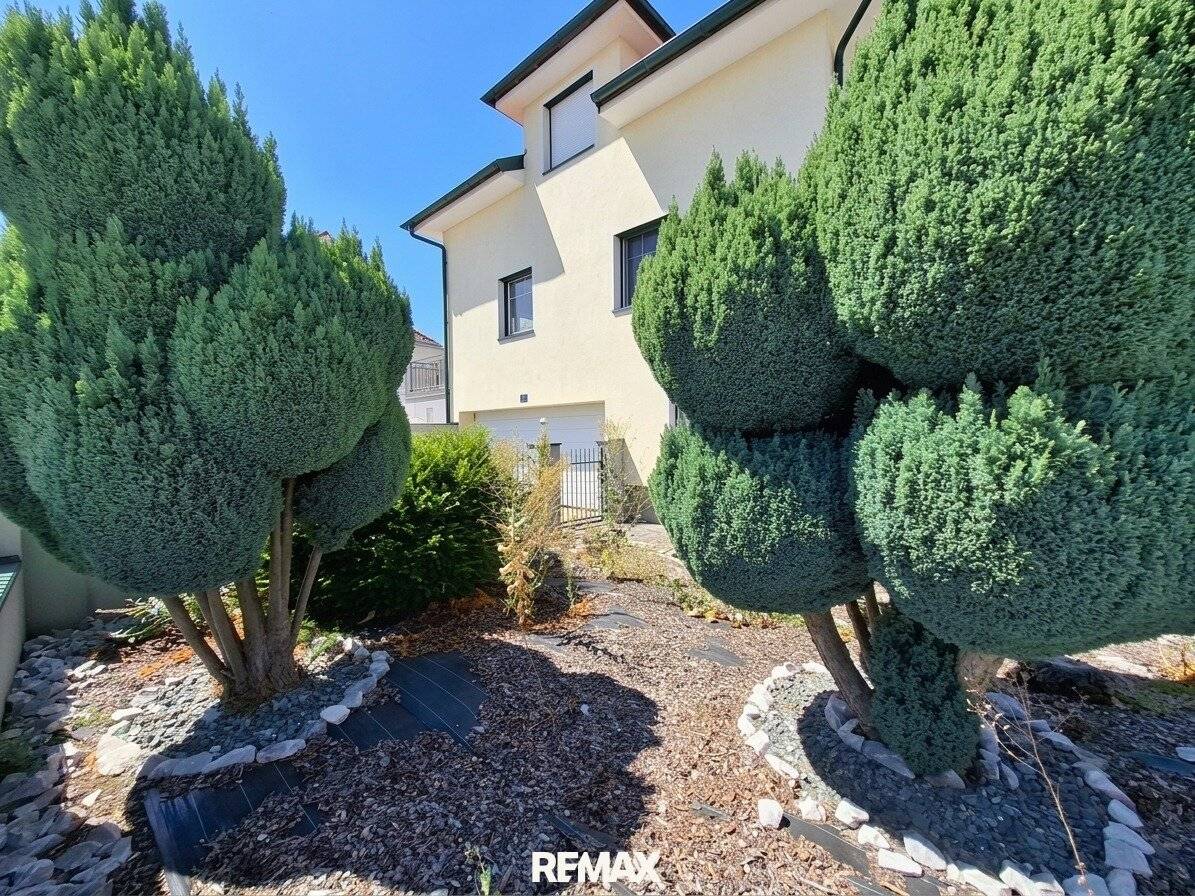 Exklusives Einfamilienhaus mit 280 m² Wohn- &amp; Nutzfläche in schöner Ruhe- und Aussichtslage