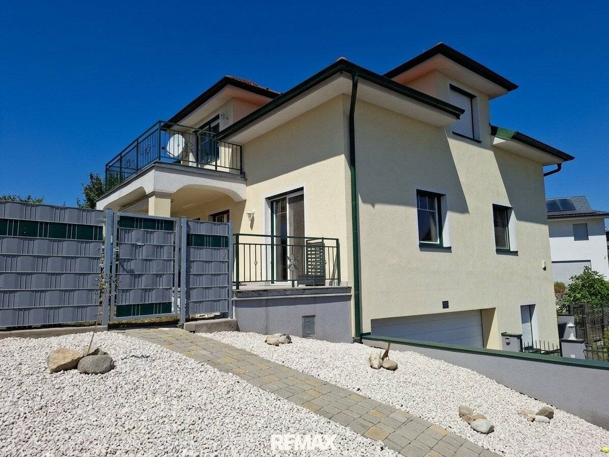 Exklusives Einfamilienhaus mit 280 m² Wohn- &amp; Nutzfläche in schöner Ruhe- und Aussichtslage