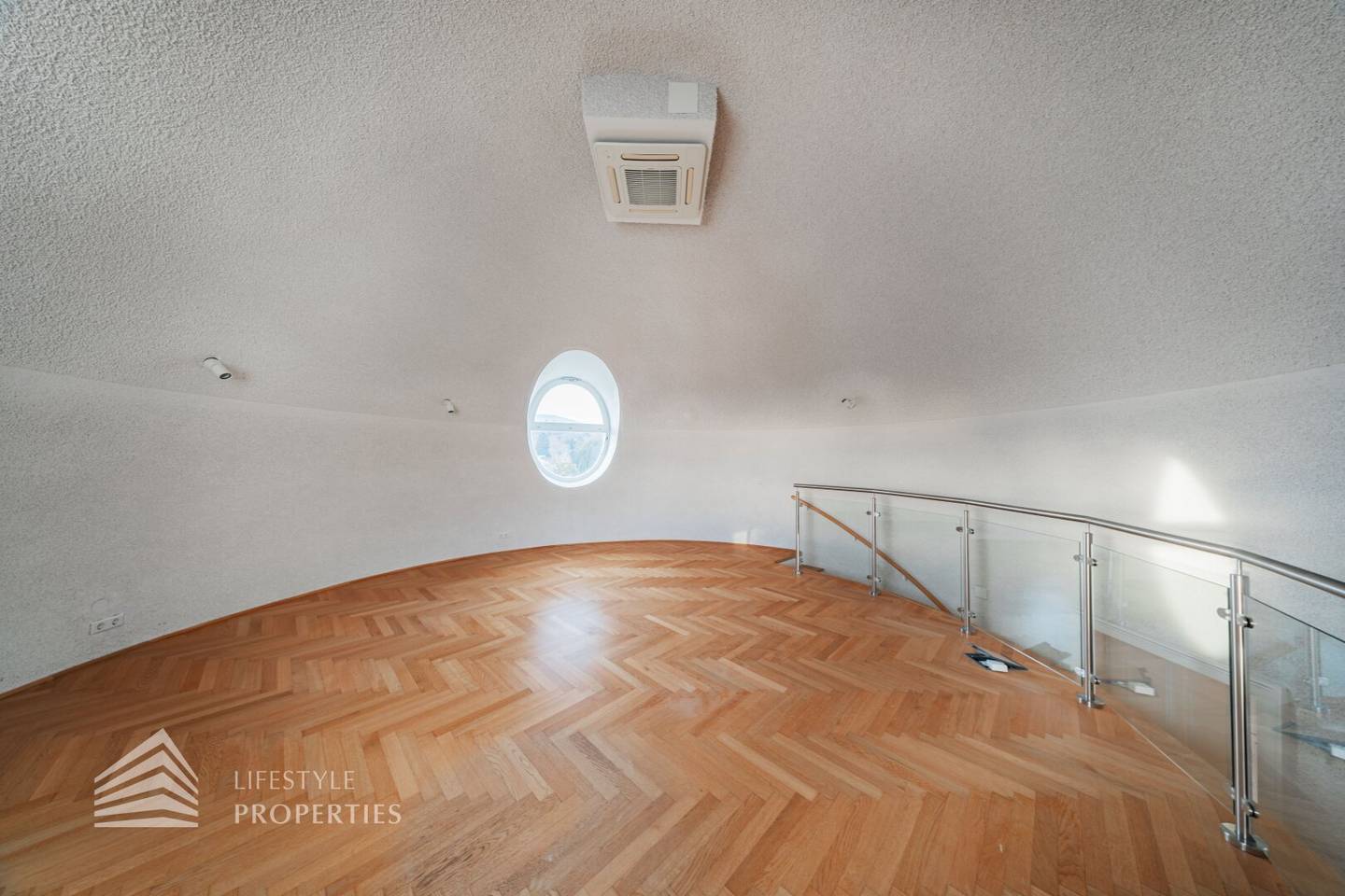 Unique 7 room apartment with terrace in prime location, first occupancy