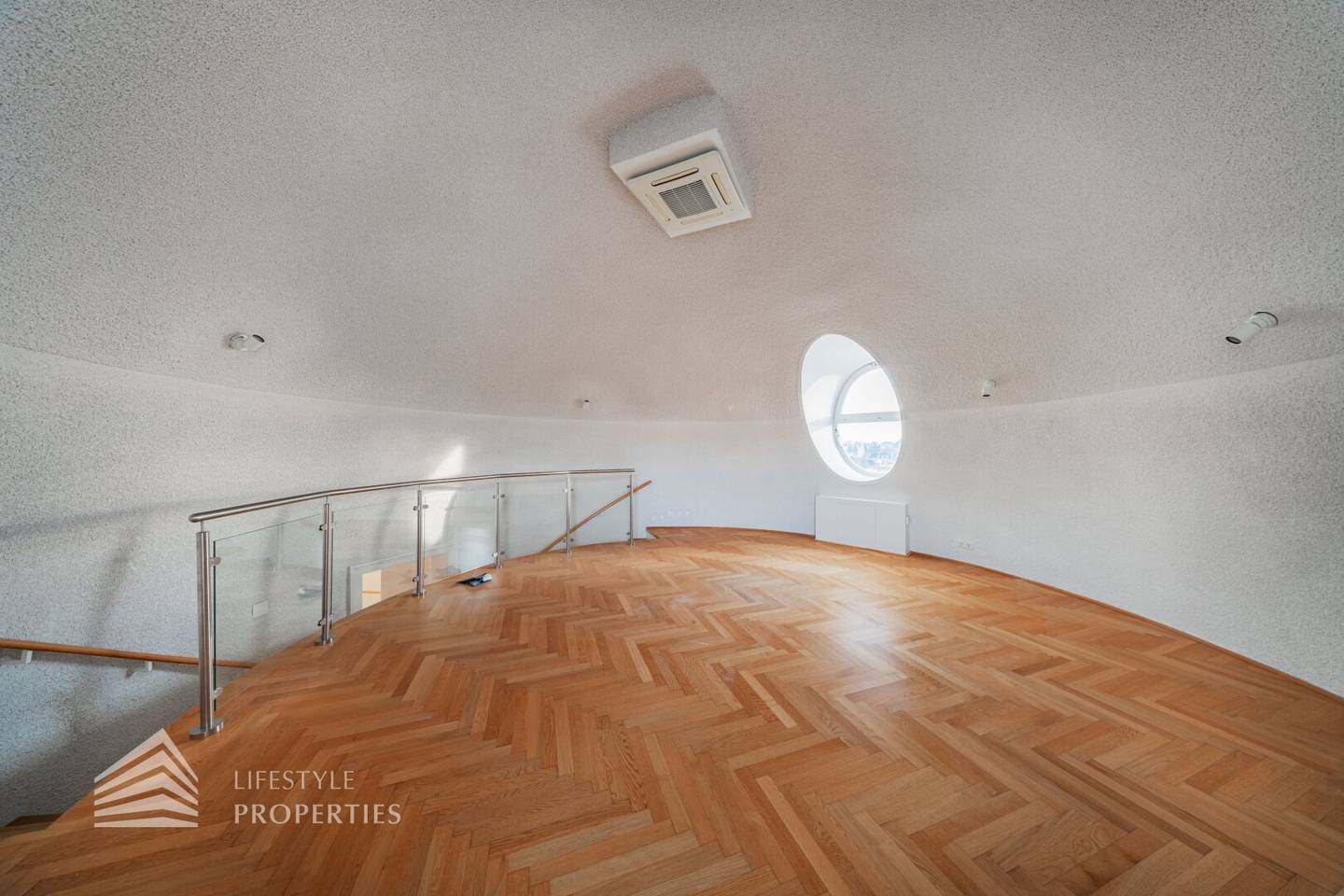 Unique 7 room apartment with terrace in prime location, first occupancy