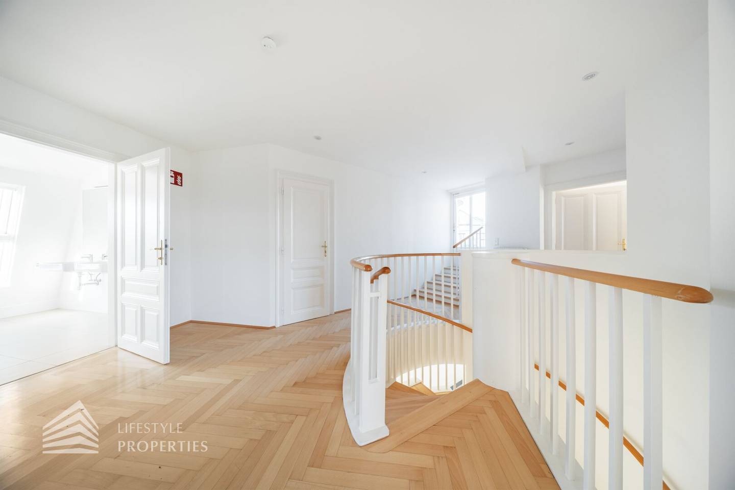 Unique 7 room apartment with terrace in prime location, first occupancy