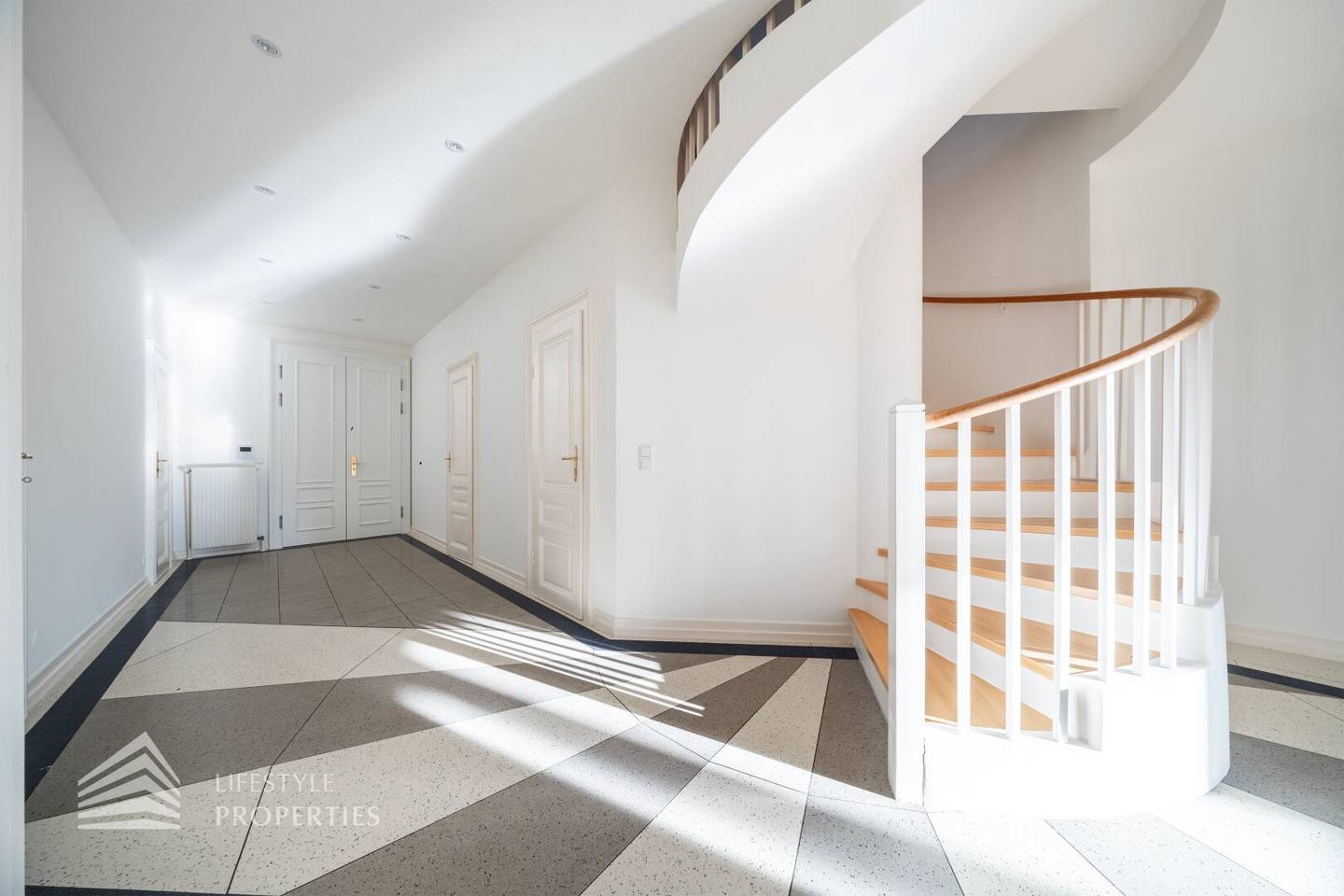 Unique 7 room apartment with terrace in prime location, first occupancy