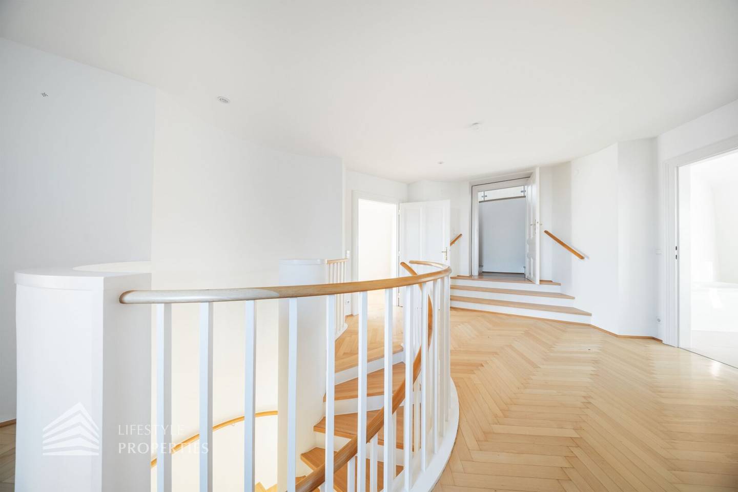 Unique 7 room apartment with terrace in prime location, first occupancy