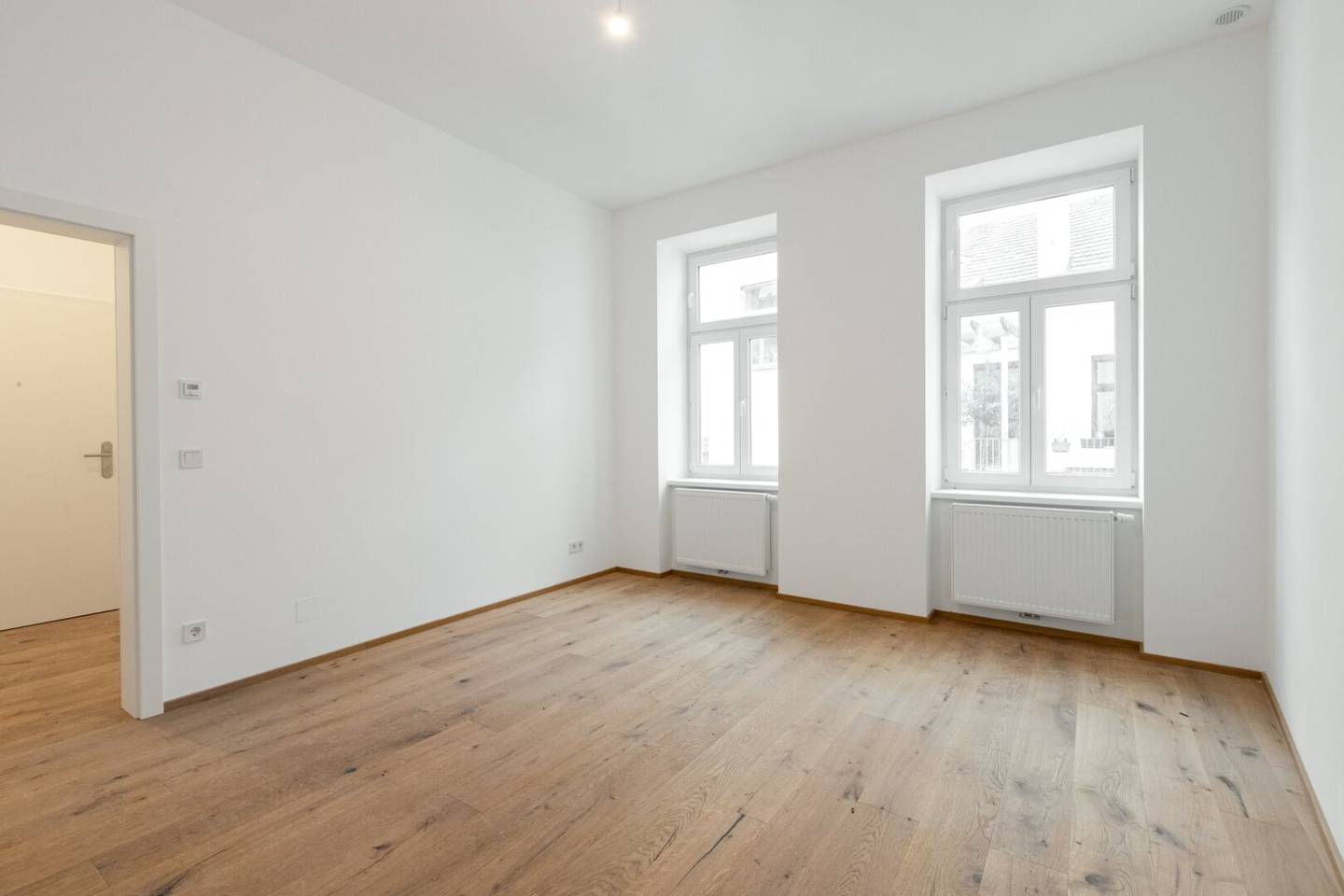 - NEU - Stilvoll sanierte Altbauwohnung mit großzügigem Balkon