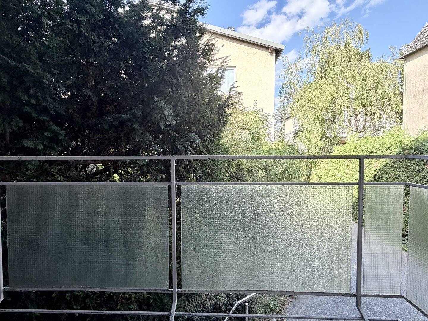 Charming 3-room apartment with balcony in absolute quiet location