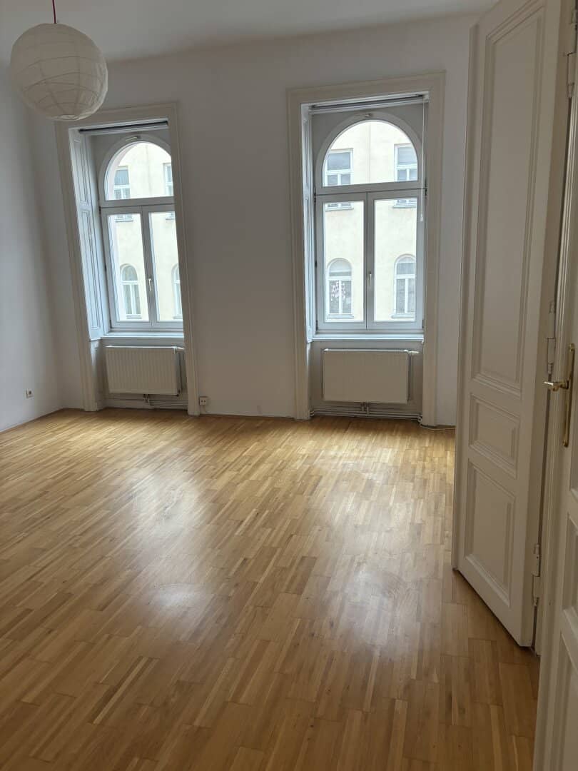 Sunny period apartment 66 m² in prime location 1090 Vienna