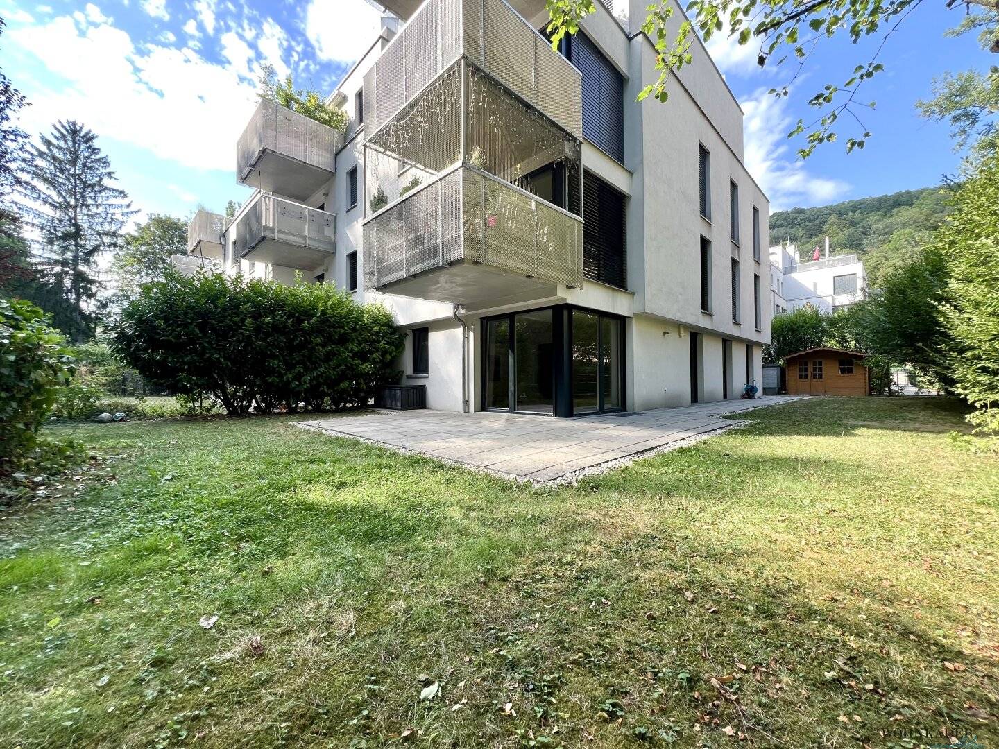 UNIQUE! Family apartment with huge garden on the edge of the forest + garage | Neuwaldegg
