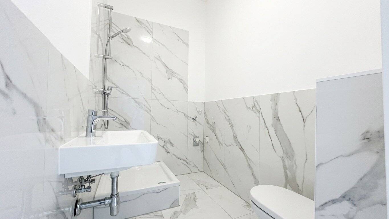 Augarten – Newly renovated 2-room apartment in a classic Viennese old building