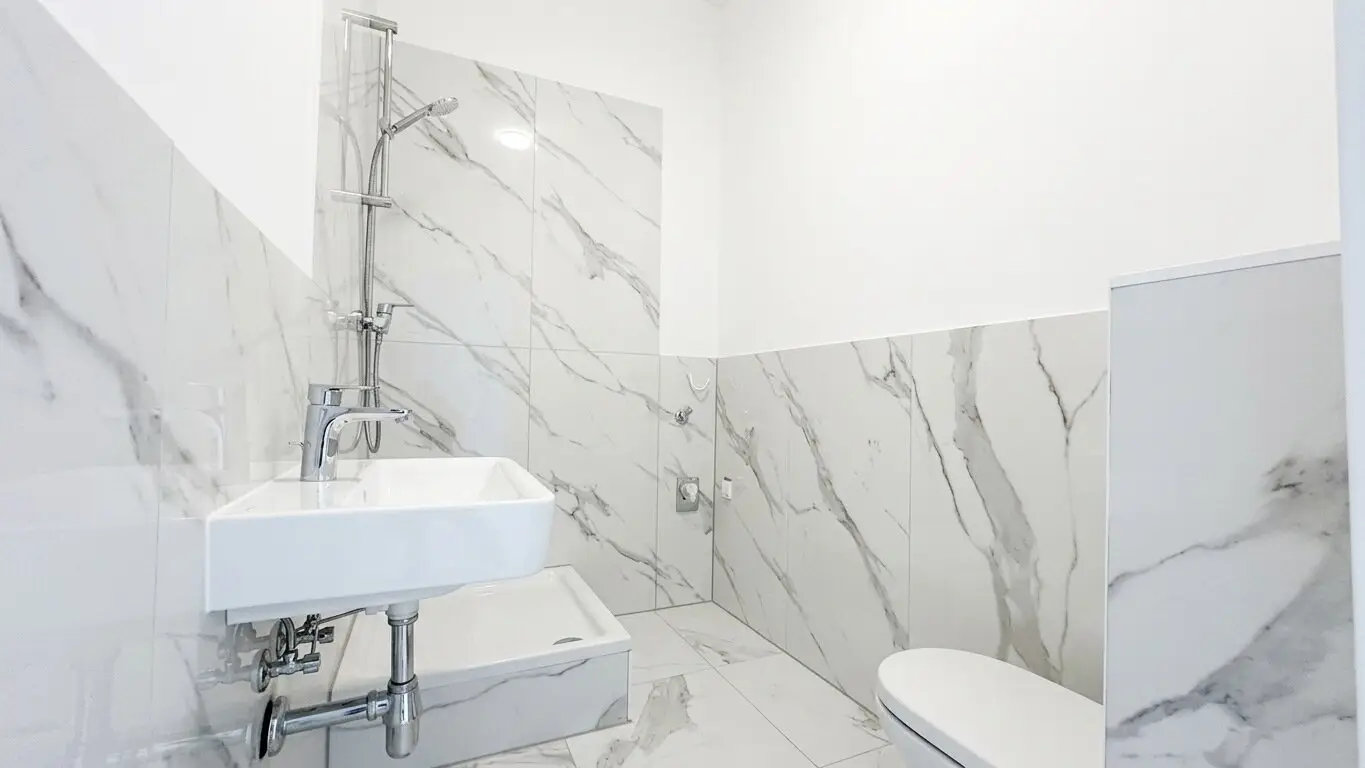 Augarten – Newly renovated 2-room apartment in a classic Viennese old building