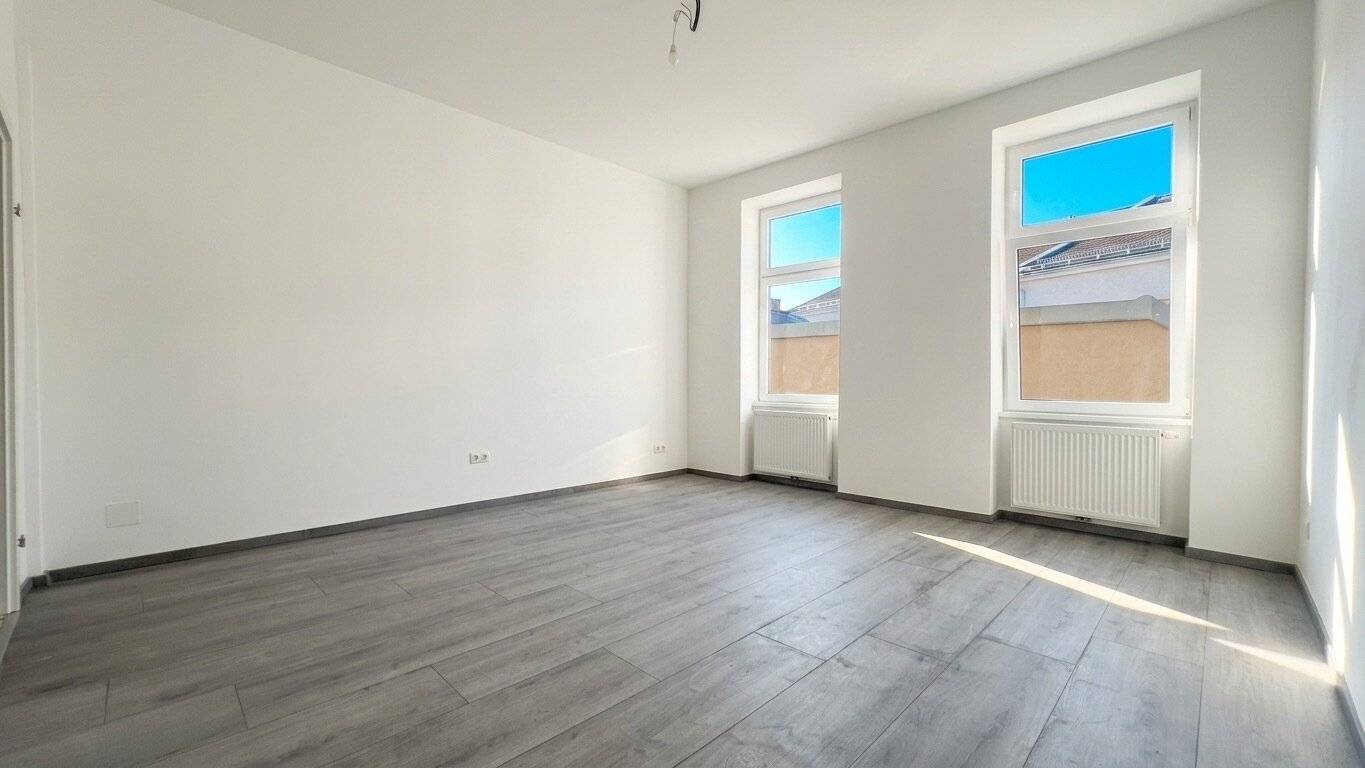 Augarten – Newly renovated 2-room apartment in a classic Viennese old building